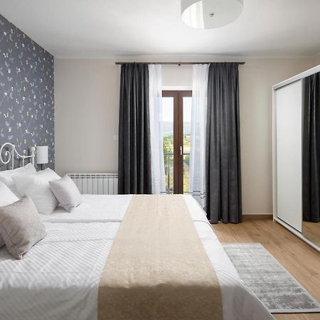 Villa Vesna With Sauna, Hot Tub Potpićan Dış mekan fotoğraf
