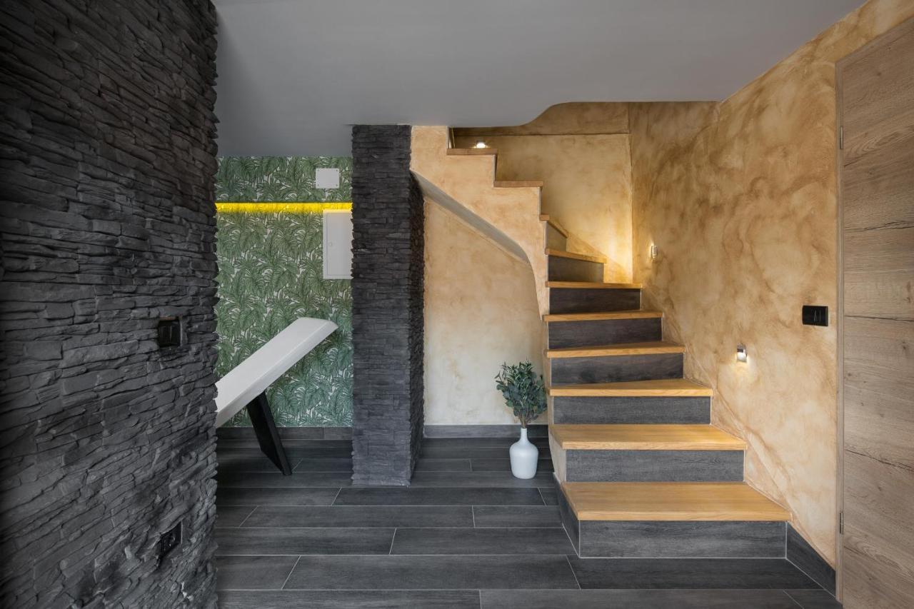 Villa Vesna With Sauna, Hot Tub Potpićan Dış mekan fotoğraf