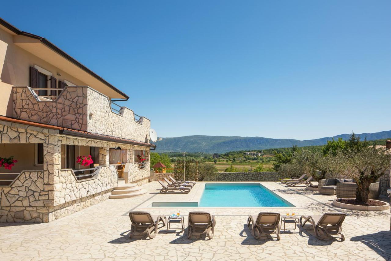 Villa Vesna With Sauna, Hot Tub Potpićan Dış mekan fotoğraf
