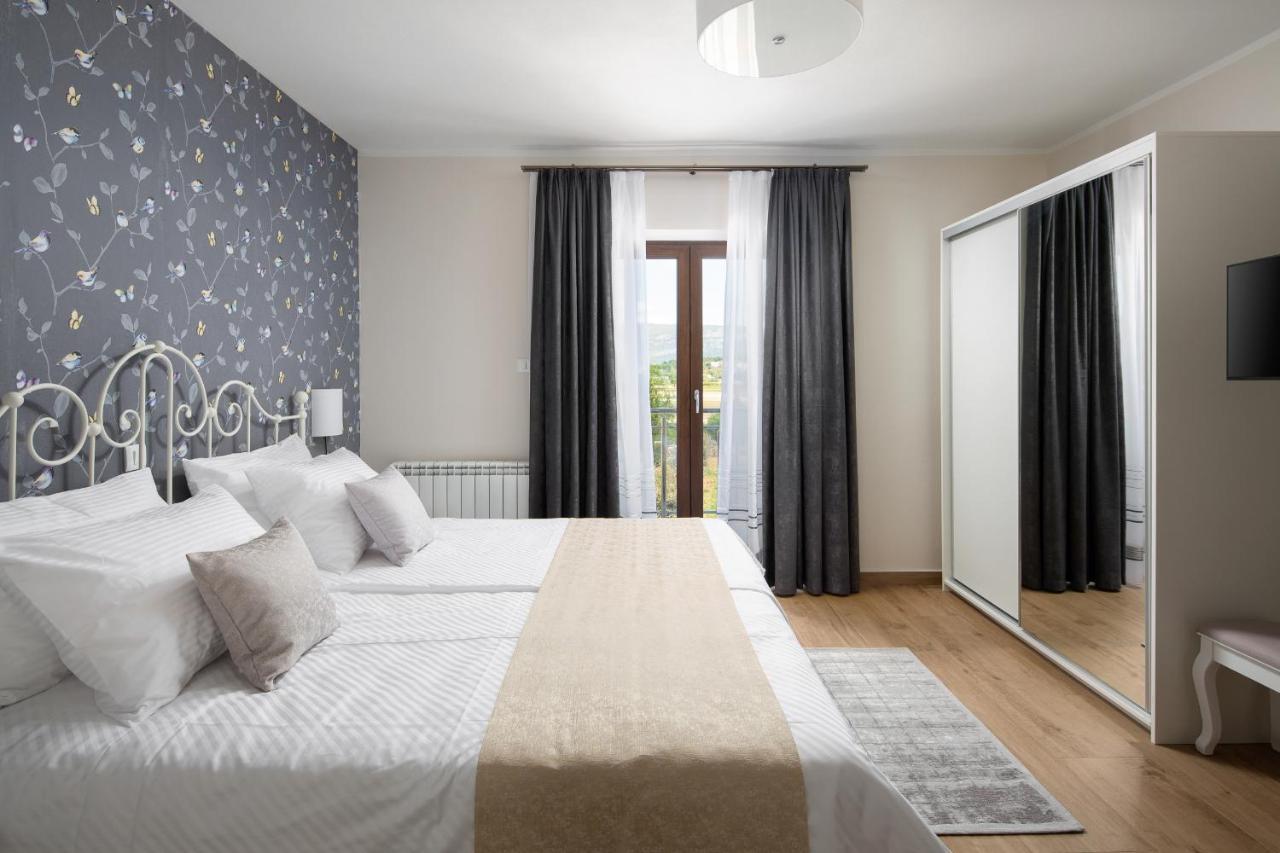 Villa Vesna With Sauna, Hot Tub Potpićan Dış mekan fotoğraf