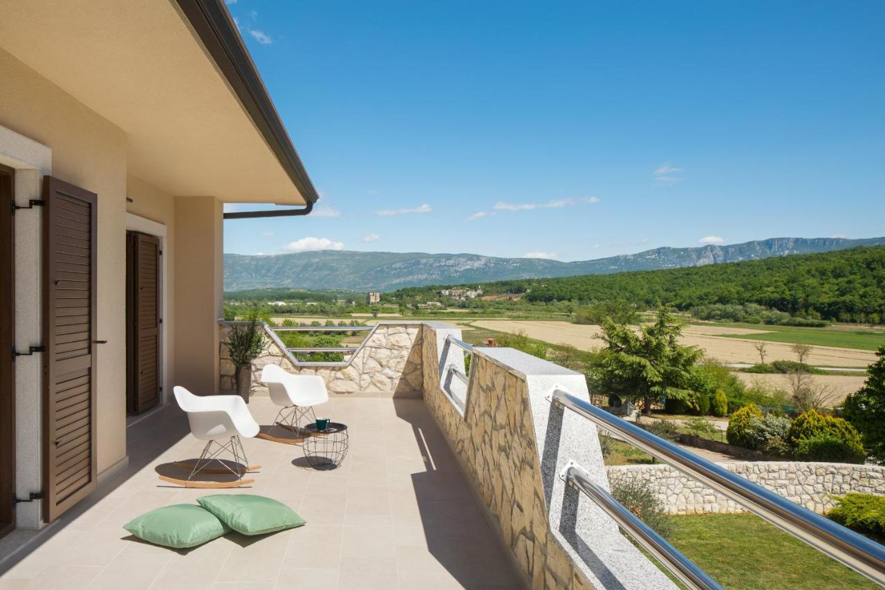 Villa Vesna With Sauna, Hot Tub Potpićan Dış mekan fotoğraf