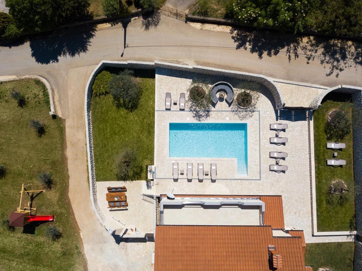 Villa Vesna With Sauna, Hot Tub Potpićan Dış mekan fotoğraf